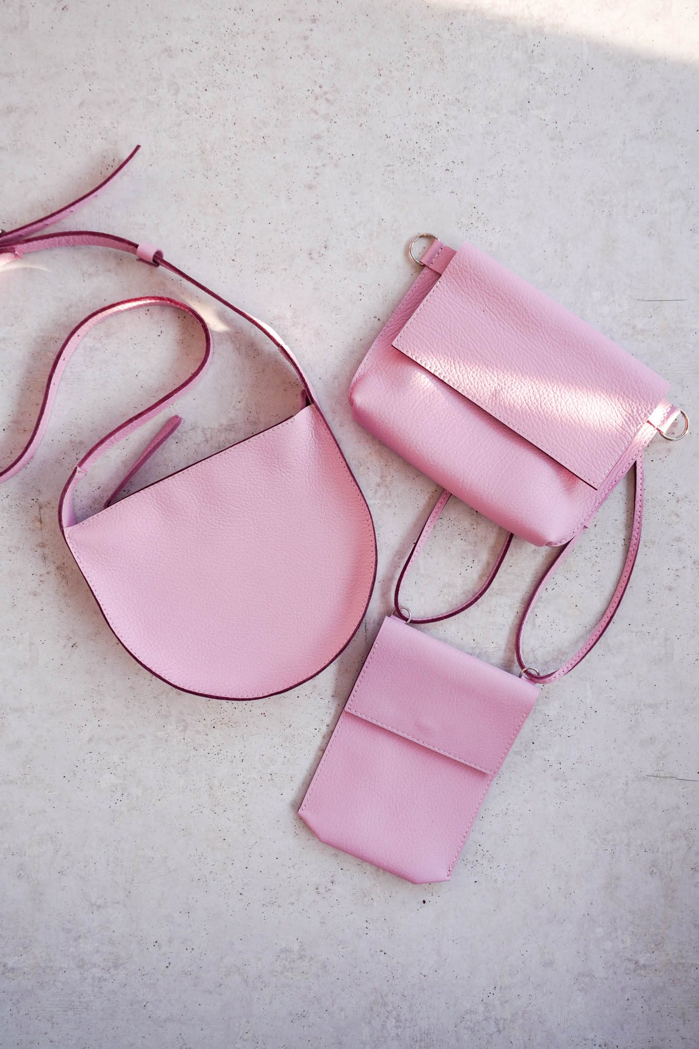 Mini kabelka Riva Minimal - lila textúra