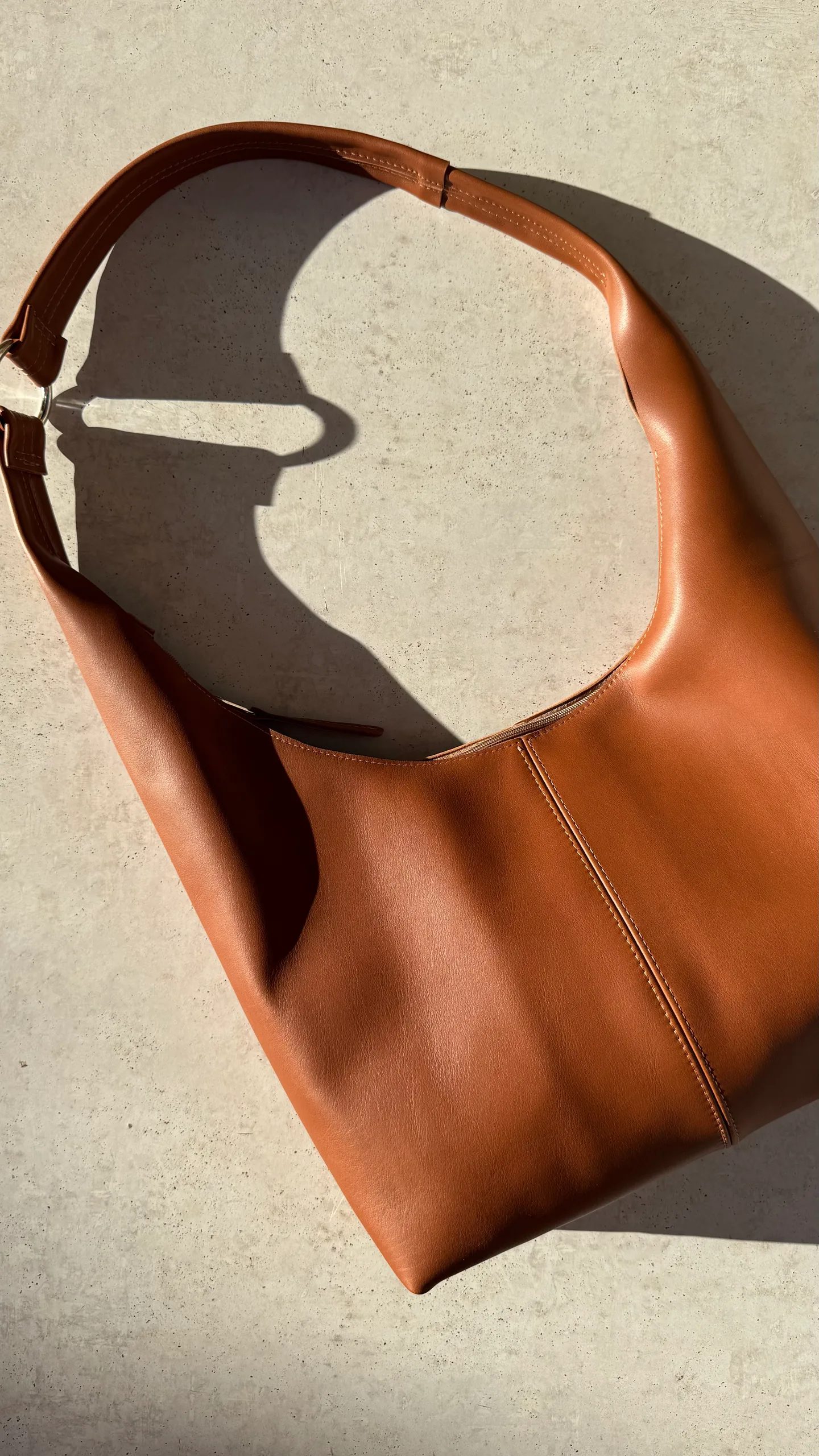 Kabelka Vela Minimal - cognac